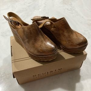 Bed | Stu wedge mule